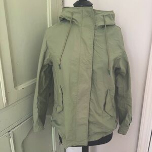 Uniqlo Green Hooded Windbreaker Women’s Small